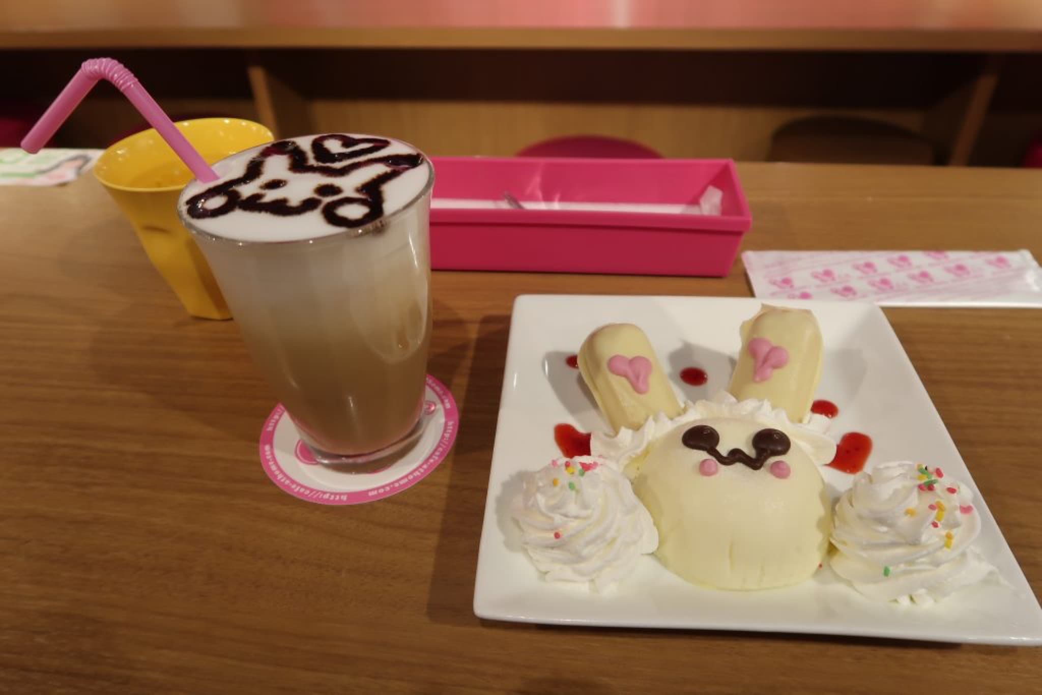 kawaii maid cafe