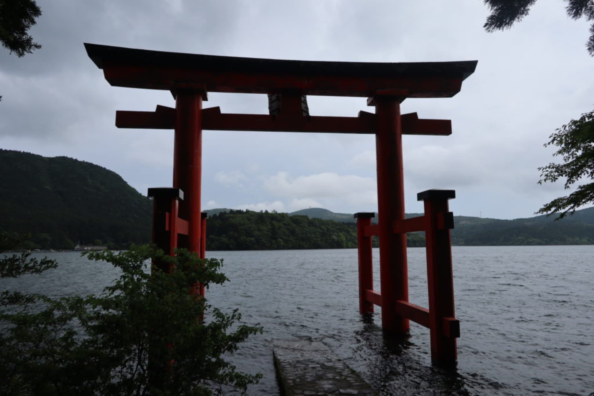 hakone jinja torii