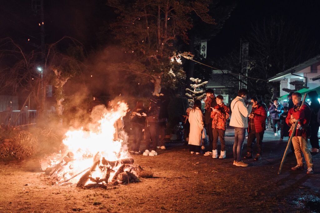 Dondoyaki, le rituel du feu du Nouvel An