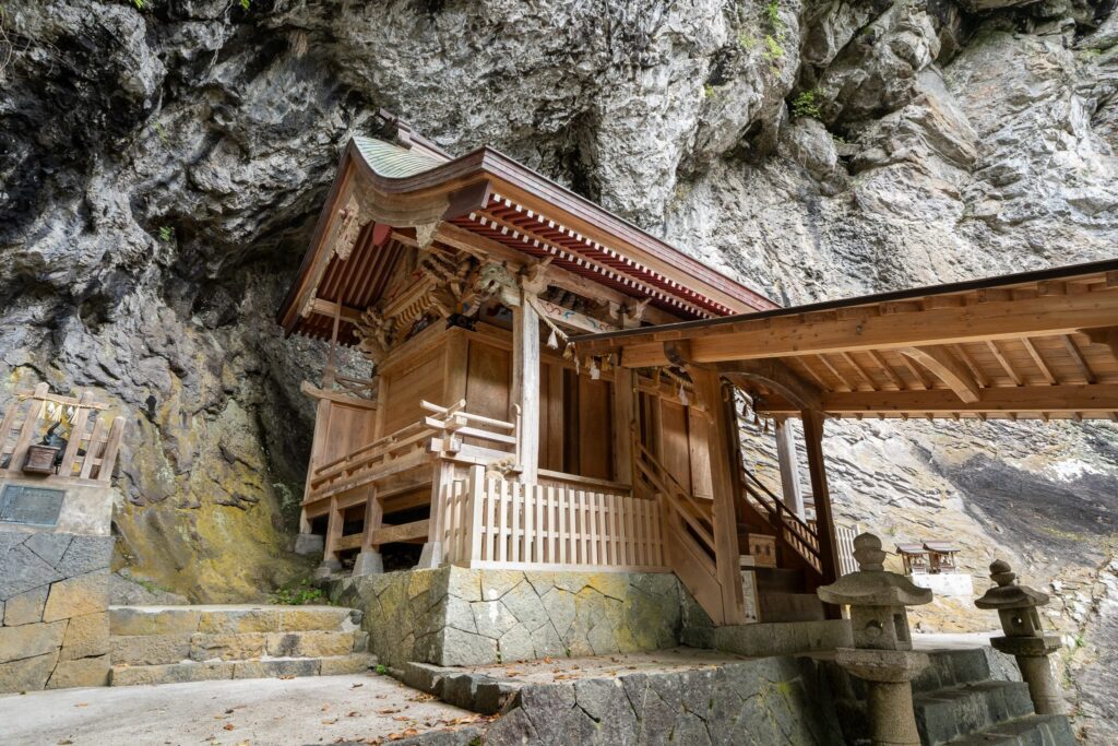 unnan yaeyama jinja